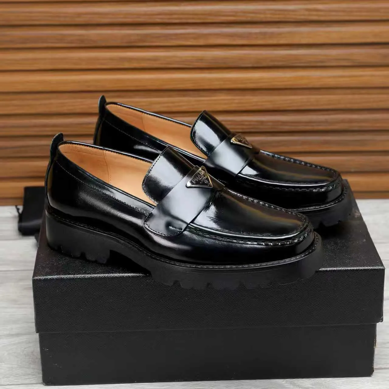 Men's shoes 💰540 💰💰🎩🎩【Prada】Counter 1:1⬆️original reproduction, absolute quality🆗original outsole, high-quality imported rubber, wear-resistant and non-slip, never degummed, upper material: imported first-layer cowhide➕anti-slip foam outsole, official website material, inner material: water-dyed leather lining, 6 colors available! Code number 38-45